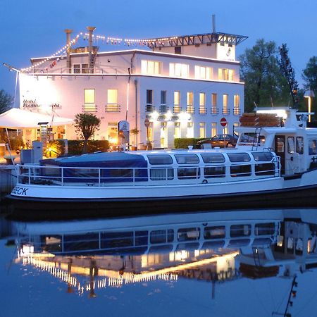Hafenhotel Pommernyacht Иккермюнде Экстерьер фото
