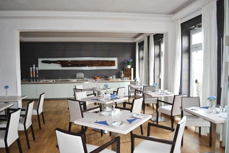 Hafenhotel Pommernyacht Иккермюнде Экстерьер фото