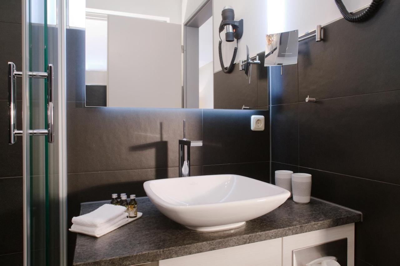 Hafenhotel Pommernyacht Иккермюнде Экстерьер фото