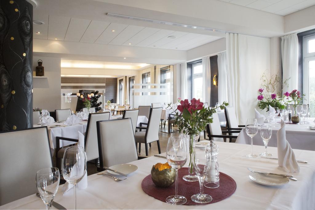 Hafenhotel Pommernyacht Иккермюнде Экстерьер фото