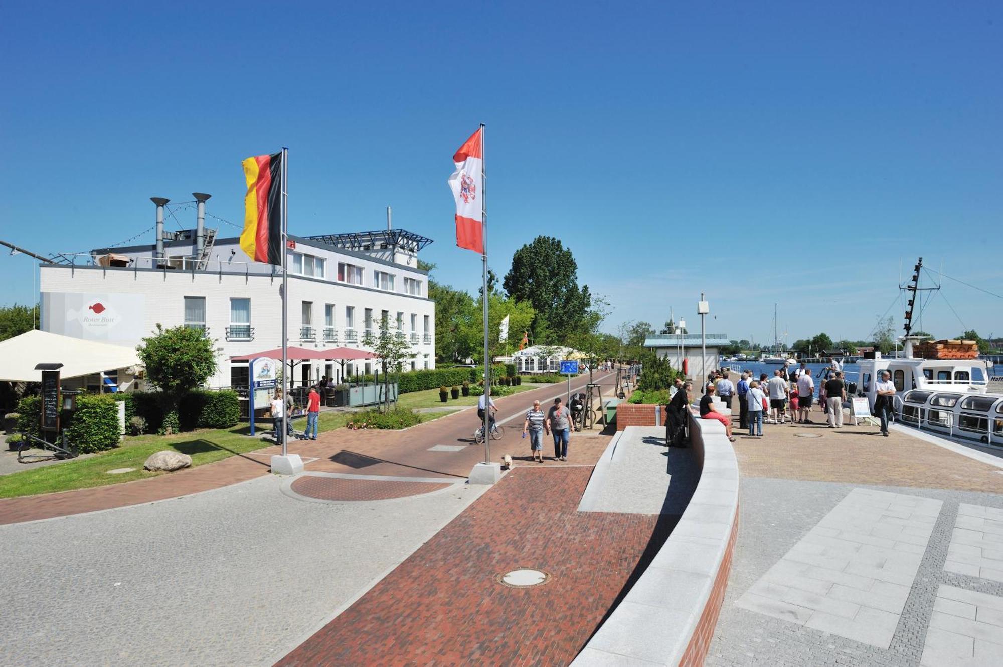 Hafenhotel Pommernyacht Иккермюнде Экстерьер фото